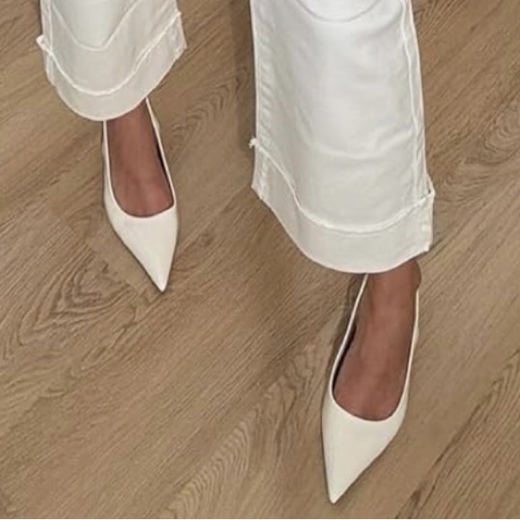 Shoes - Chic White Pointed Toe Heels